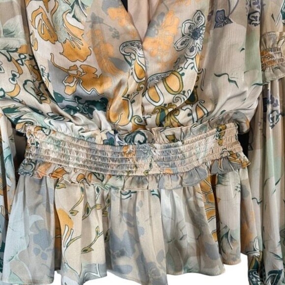 Elliatt Cream Multicolor Floral V-Neck Calvi Cropped Top Women Sz S - Picture 5 of 9